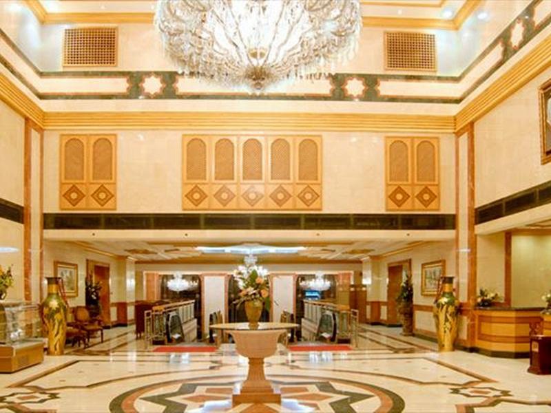 Luxury Hotels in Medina with Halal Food Options